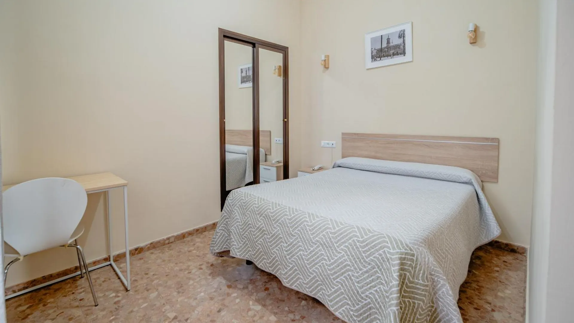 Hotel Chamizo El Arahal 2*,